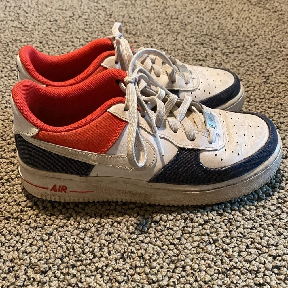 Nike Air Force 1 Sneakers Size 4Y in EUC